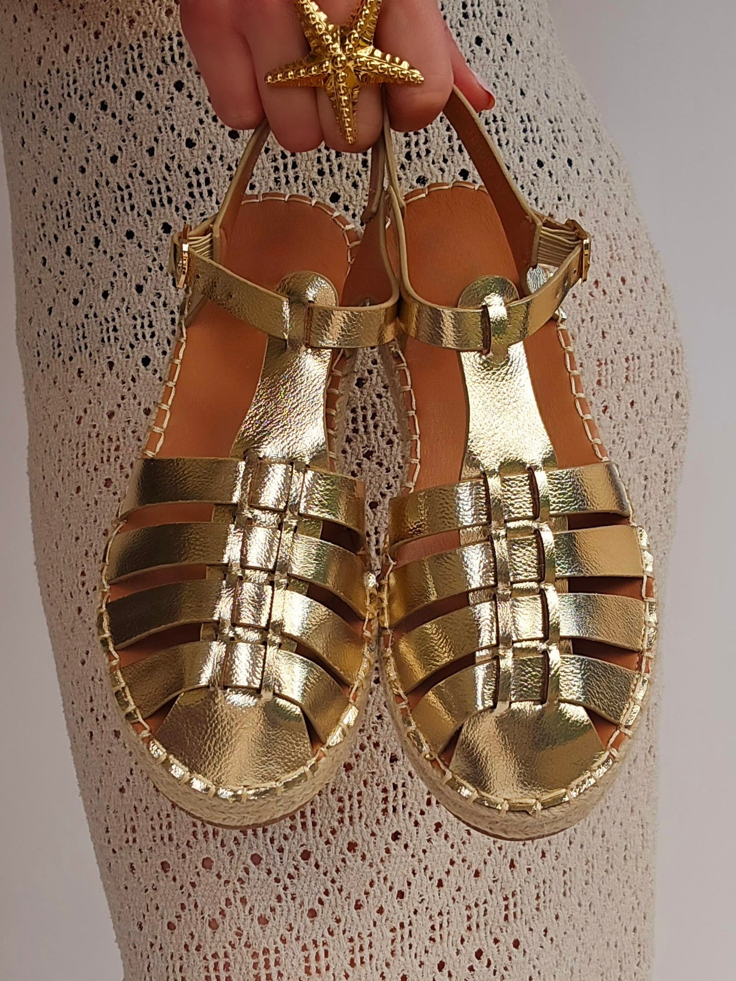 Spartiates espadrilles fermées – Doré Chic